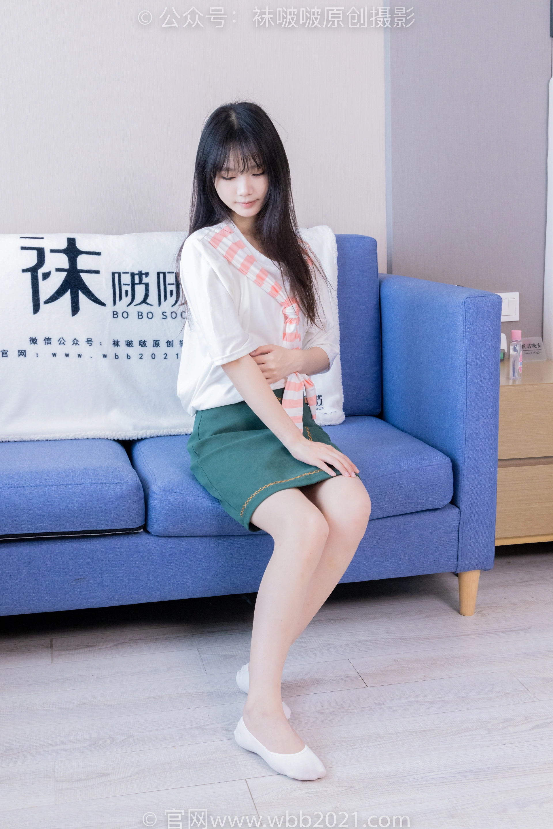 [BoBoSocks袜啵啵] NO.394 甜甜圈-运动鞋、白船袜、裸足、裸足涂抹精油玩鞋子剧情（花絮版） 2