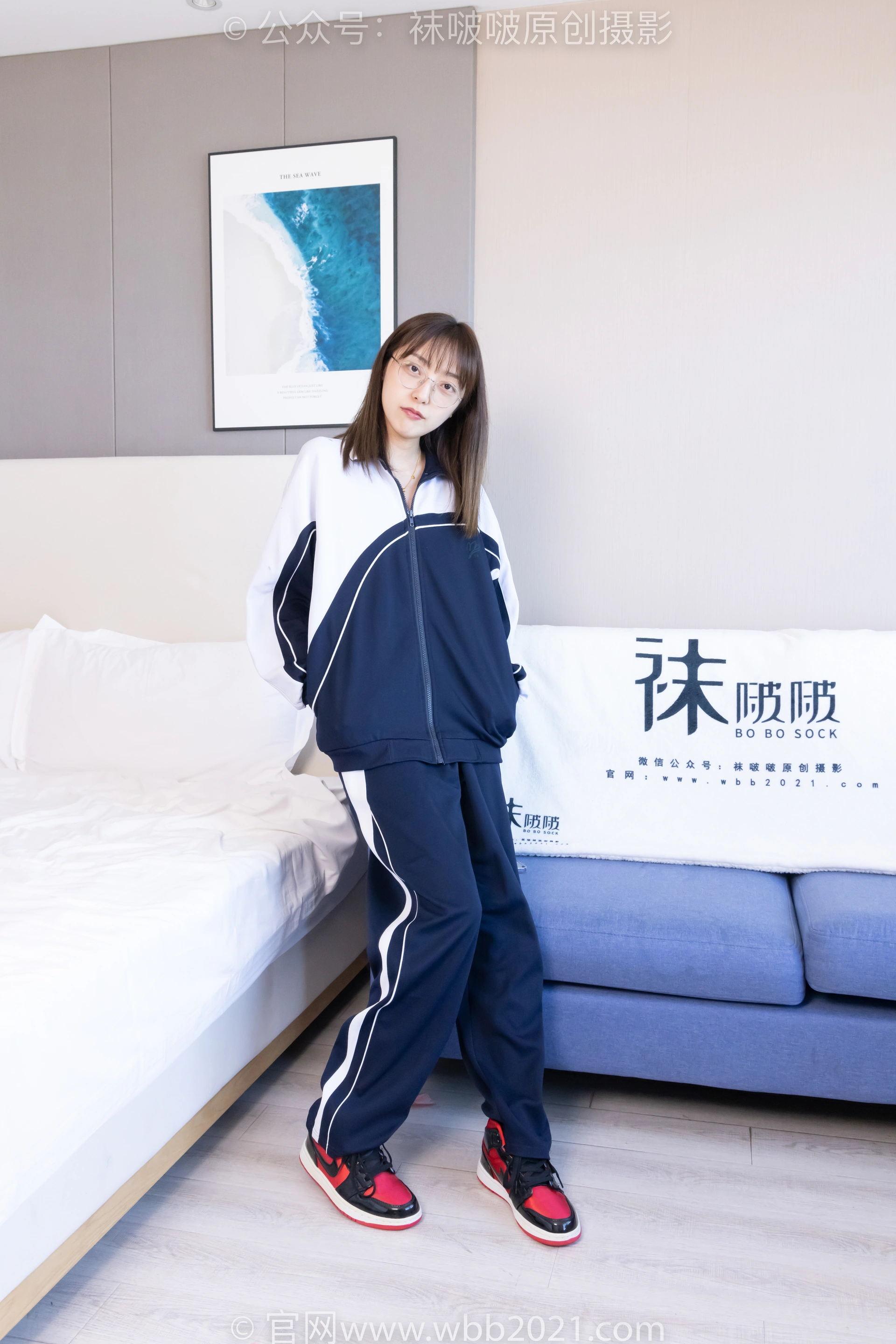 [BoBoSocks袜啵啵] NO.398 稚予-板鞋、白船袜、裸足（黑色美甲）、裸足踩奶油蛋糕泡脚脚玩鞋子剧情（花絮剧情版） 1